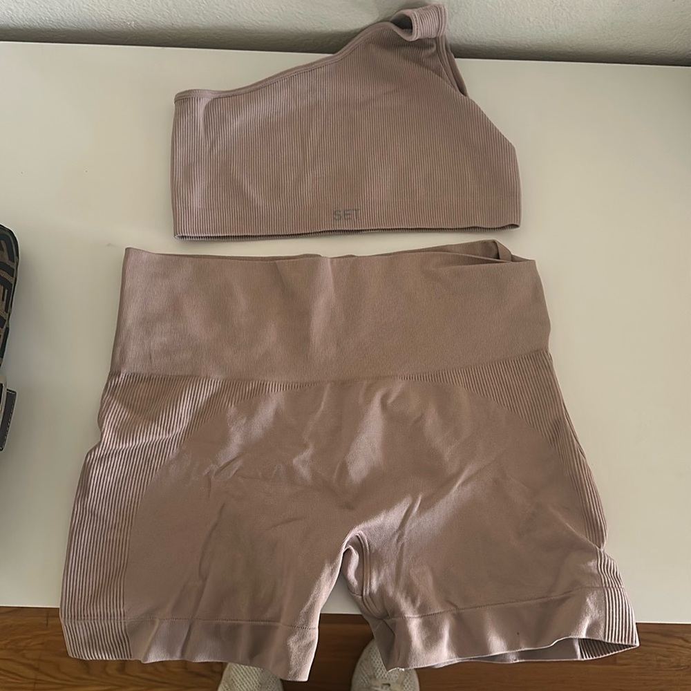 Set Active Top + shorts